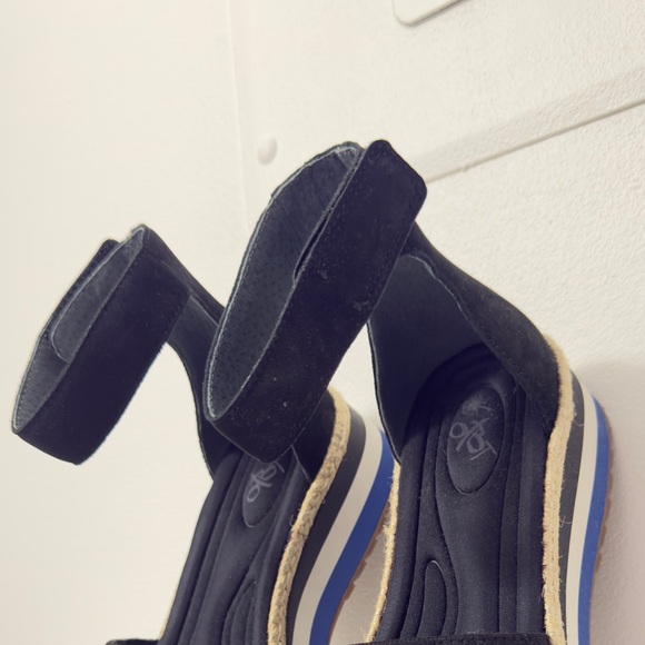 OTBT Black and Blue Platform Sandals - Picture 4 of 4